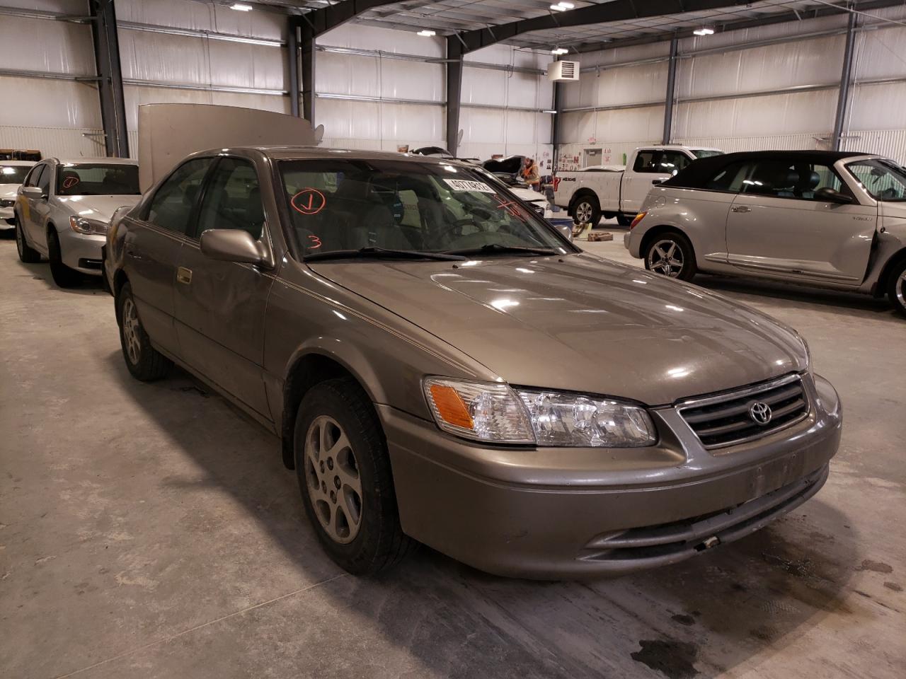 TOYOTA CAMRY CE 2001 with VIN 4T1BG22K21U084407 - Photo from auction