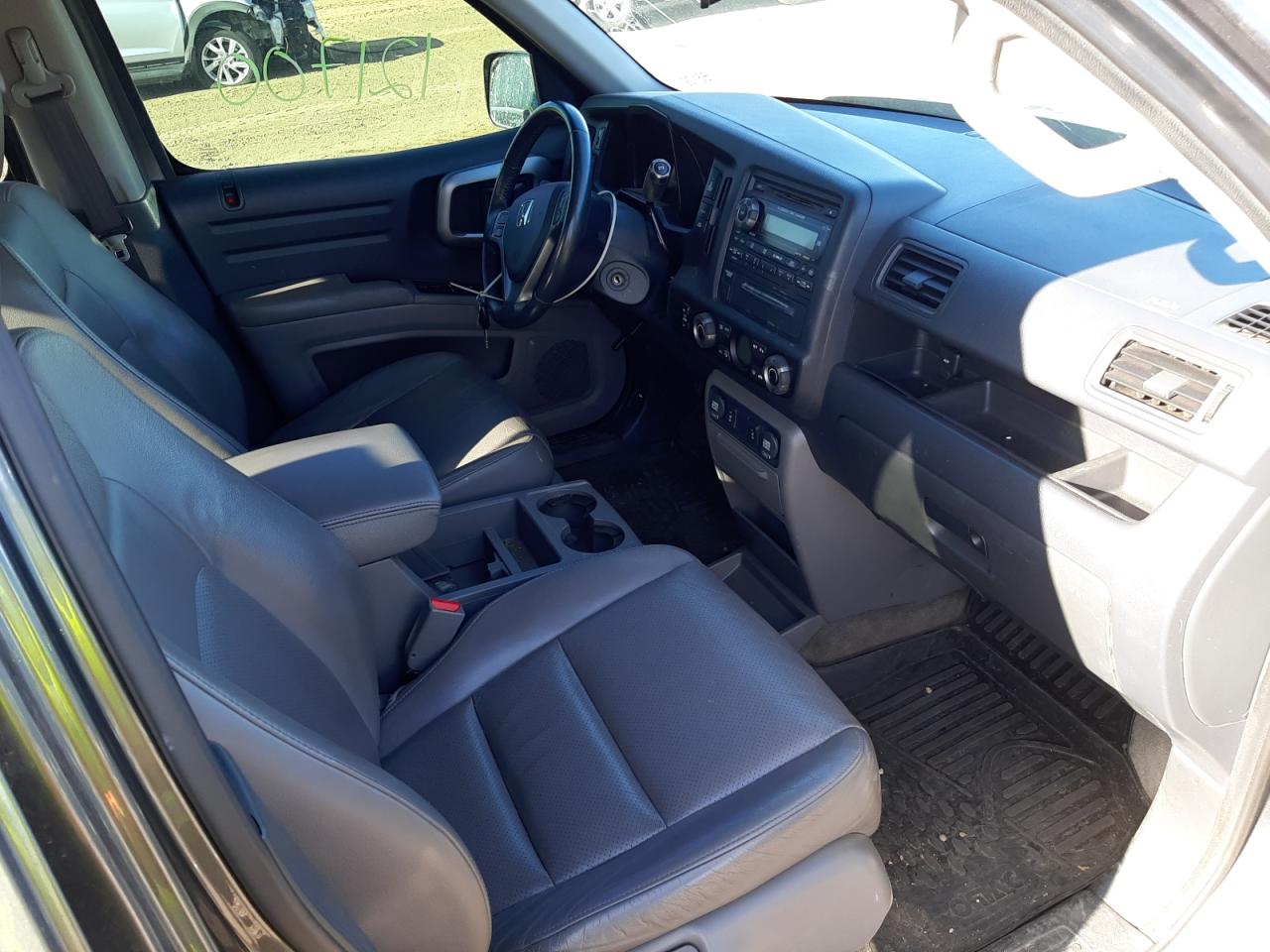 Photo 5 from auction – 2011 HONDA RIDGELINE with VIN 5FPYK1F5XBB010231