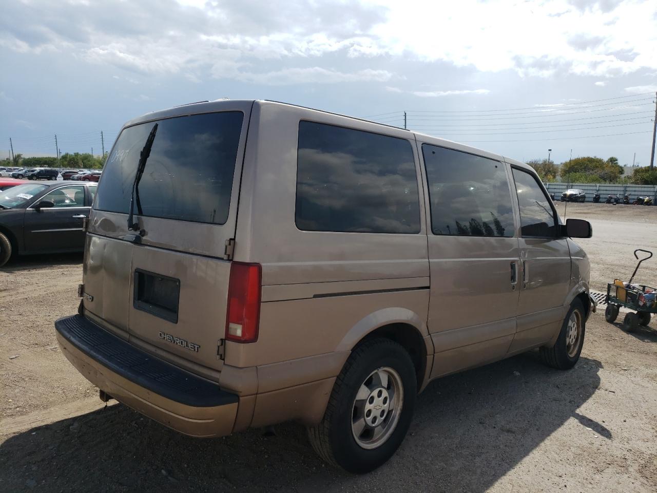 Photo 4 from auction – 2003 CHEVROLET ASTRO with VIN 1GNDM19X73B130997