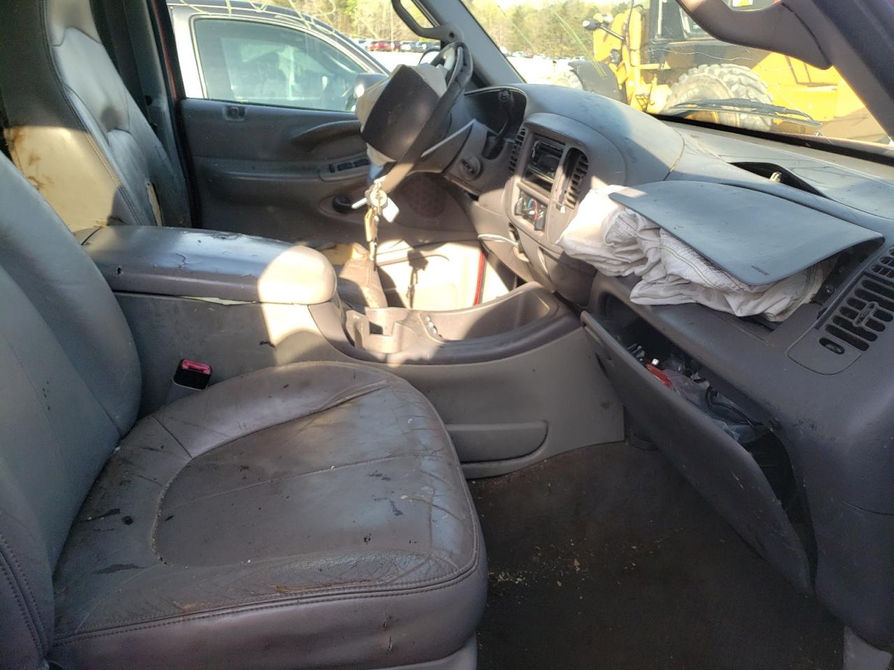 Photo 5 from auction – 2000 FORD EXPEDITION with VIN 1FMRU156XYLA72201