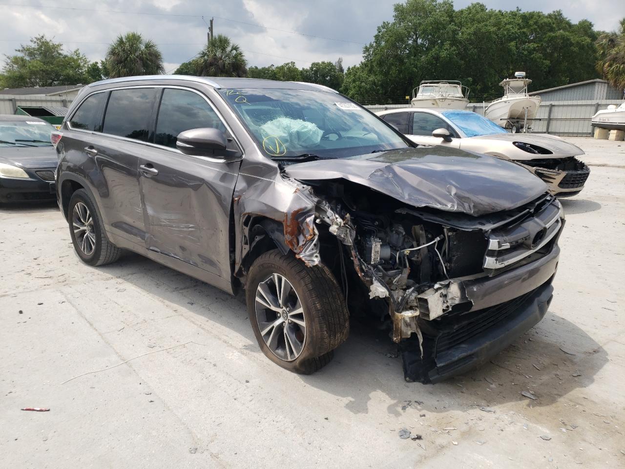 TOYOTA HIGHLANDER 2016 with VIN 5TDKKRFH2GS163101 - Photo from auction