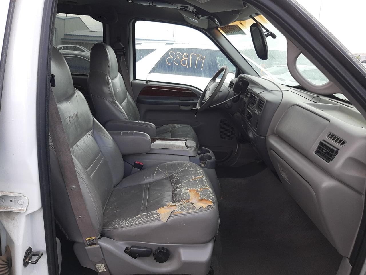 Photo 5 from auction – 2000 FORD EXCURSION with VIN 1FMNU43S6YED83841