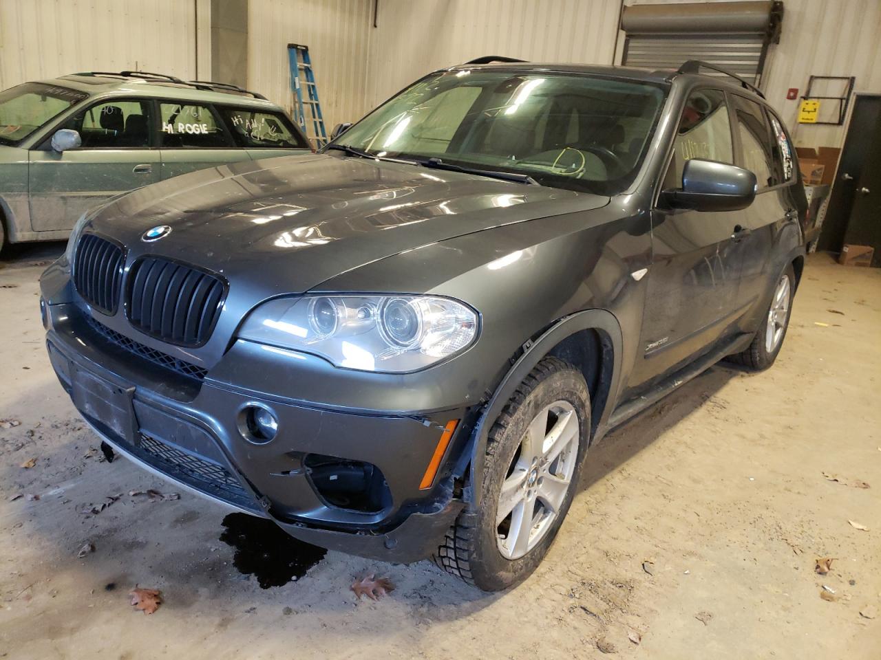 Photo 2 from auction – 2012 BMW X5 XDRIVE3 with VIN 5UXZV4C59CL988517