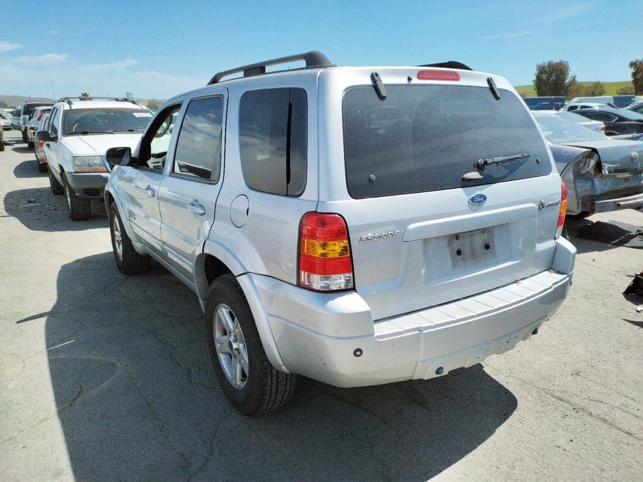 Photo 3 from auction – 2007 FORD ESCAPE with VIN 1FMCU49H67KA42653