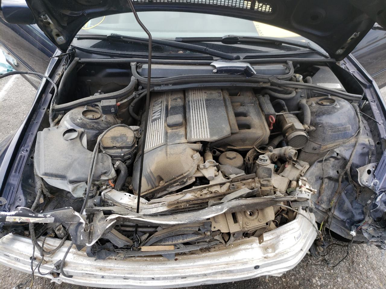 Photo 7 from auction – 2002 BMW 325 IT with VIN WBAEN33442PC11249