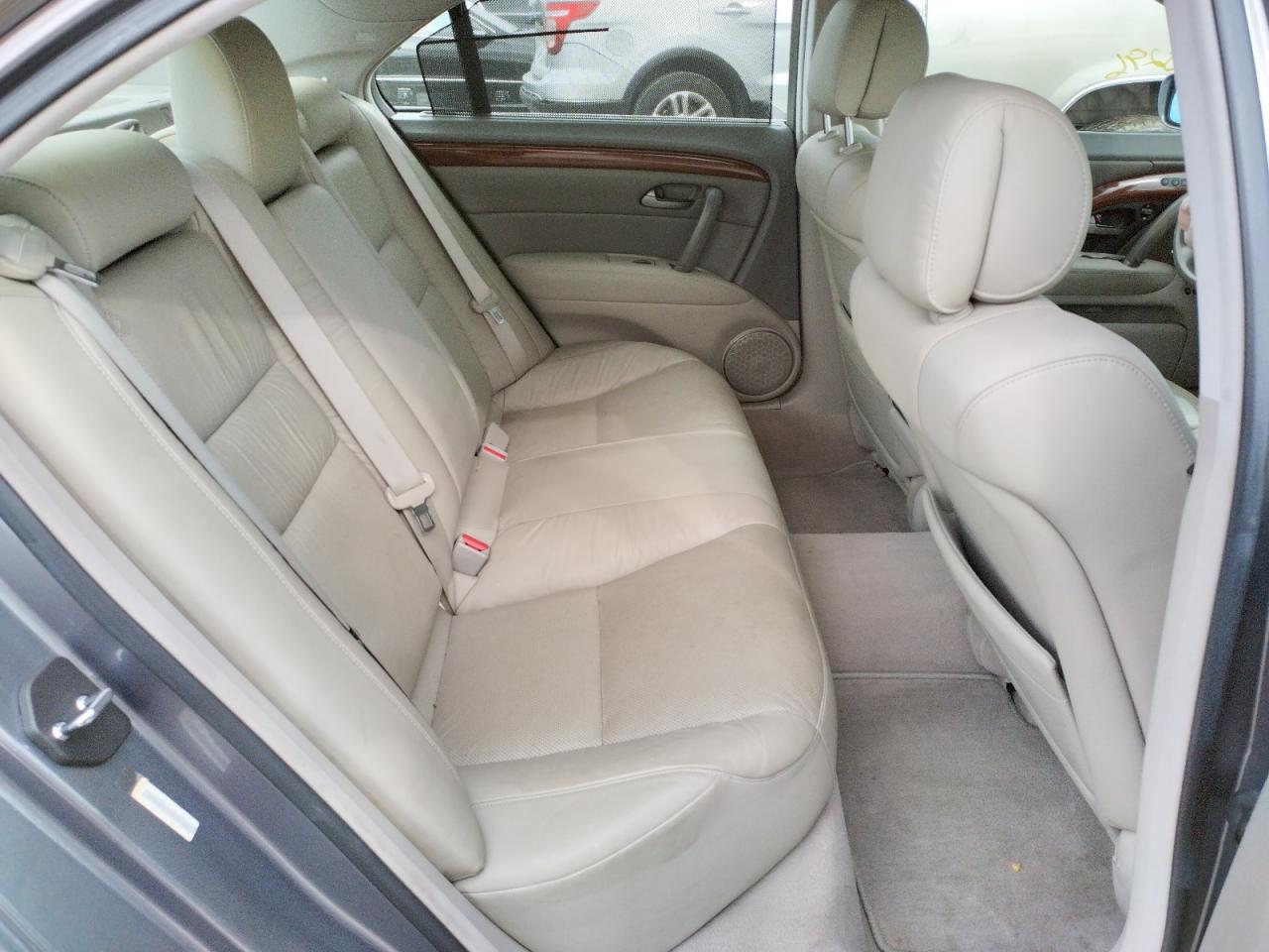 Photo 6 from auction – 2005 ACURA RL with VIN JH4KB16505C013931