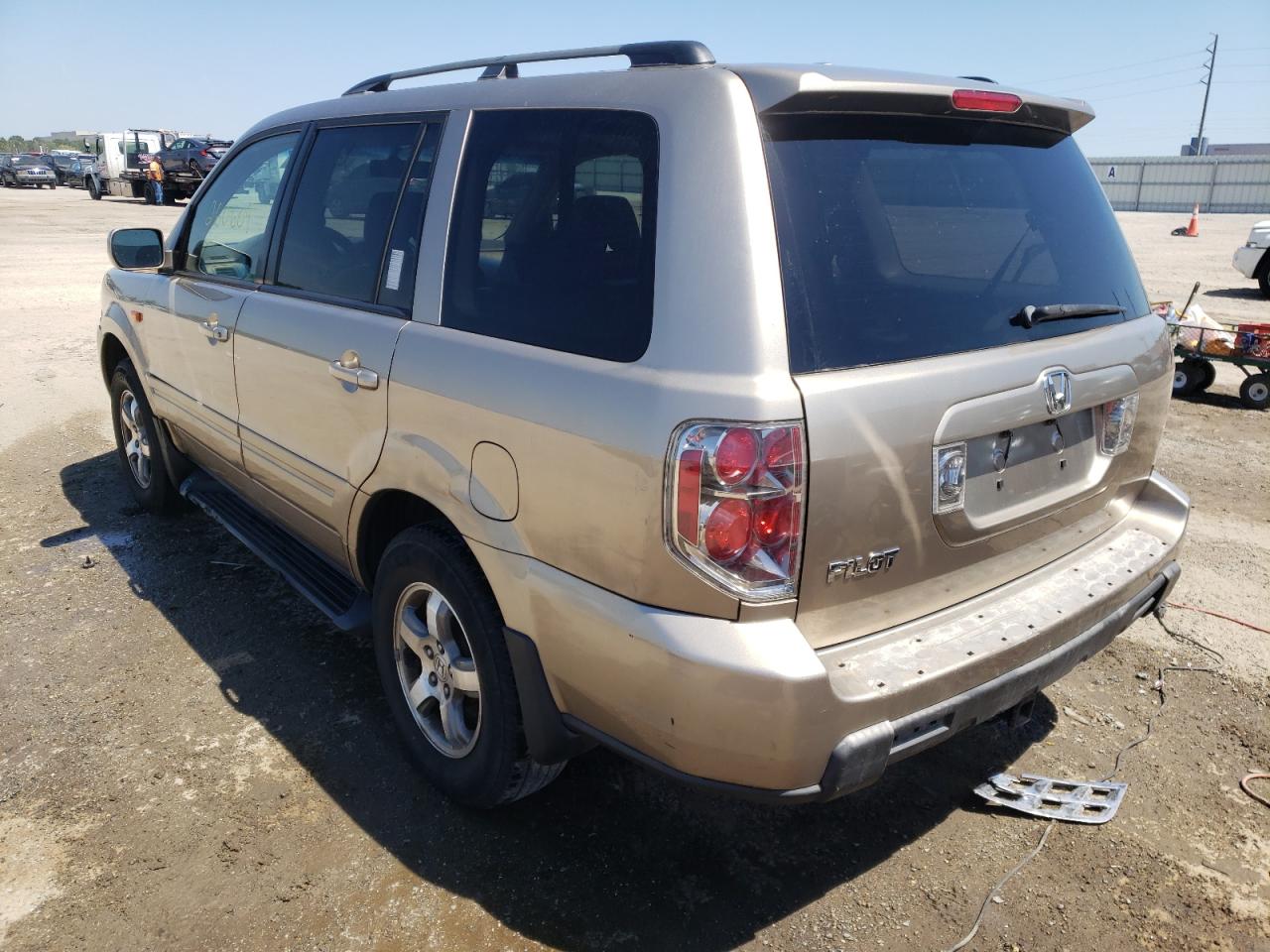 Фото 3 с аукциона – 2006 HONDA PILOT EX с VIN 5FNYF28566B004061