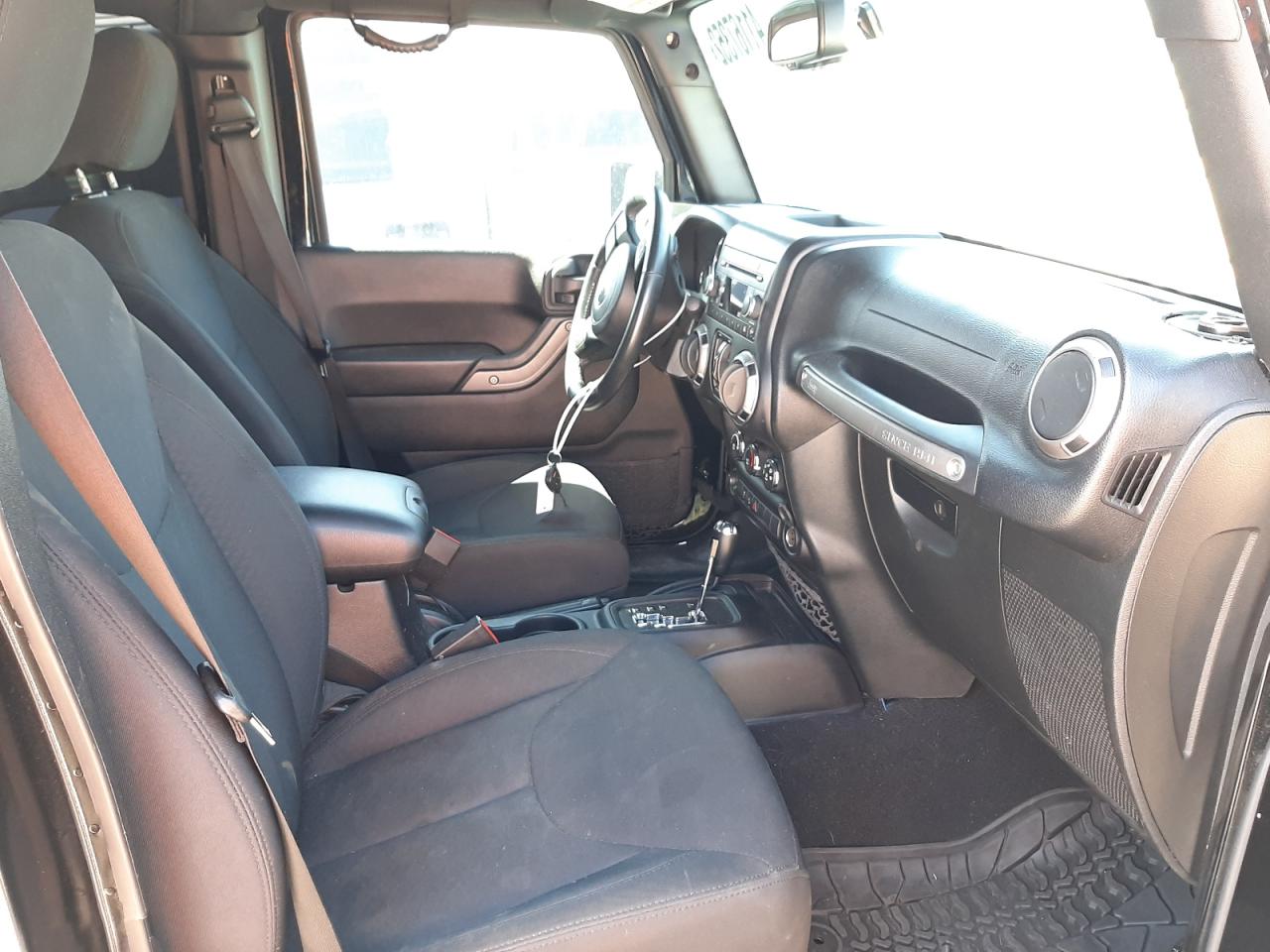 Photo 5 from auction – 2016 JEEP WRANGLER U with VIN 1C4BJWDG3GL206454