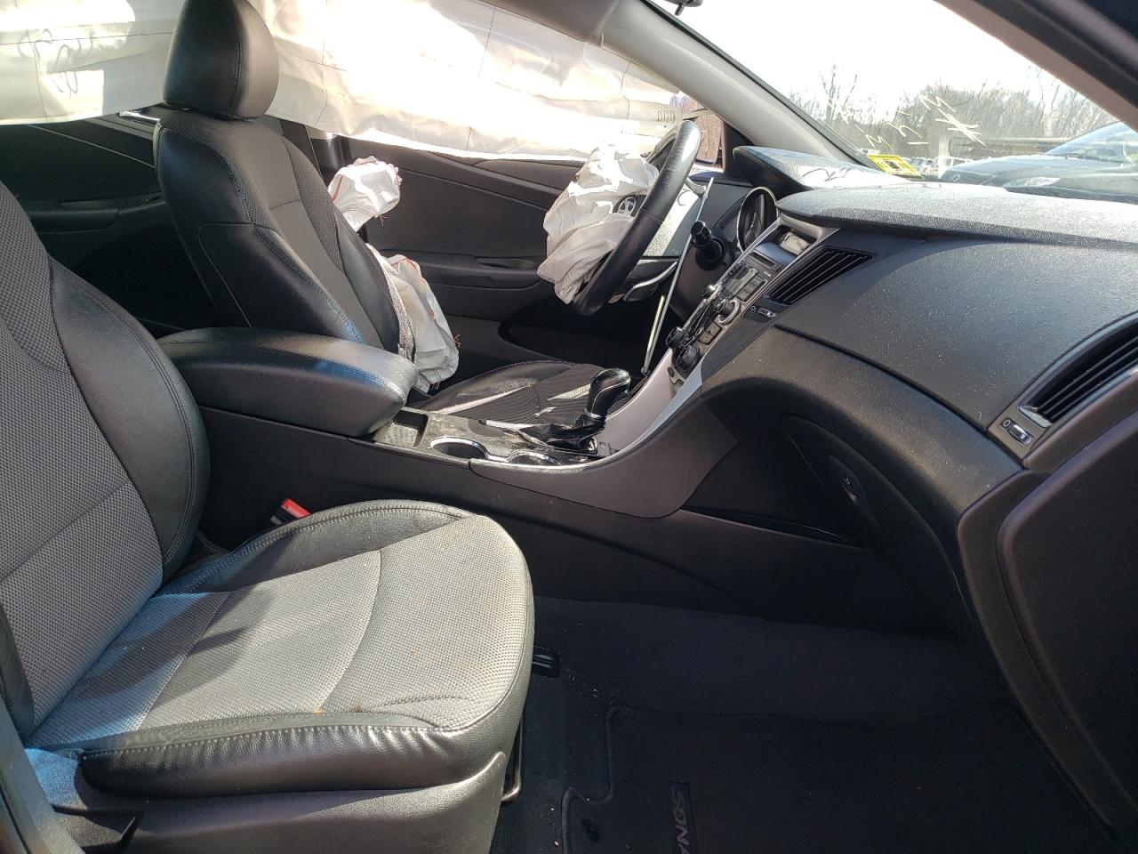 Photo 5 from auction – 2011 HYUNDAI SONATA SE with VIN 5NPEC4AC9BH121838