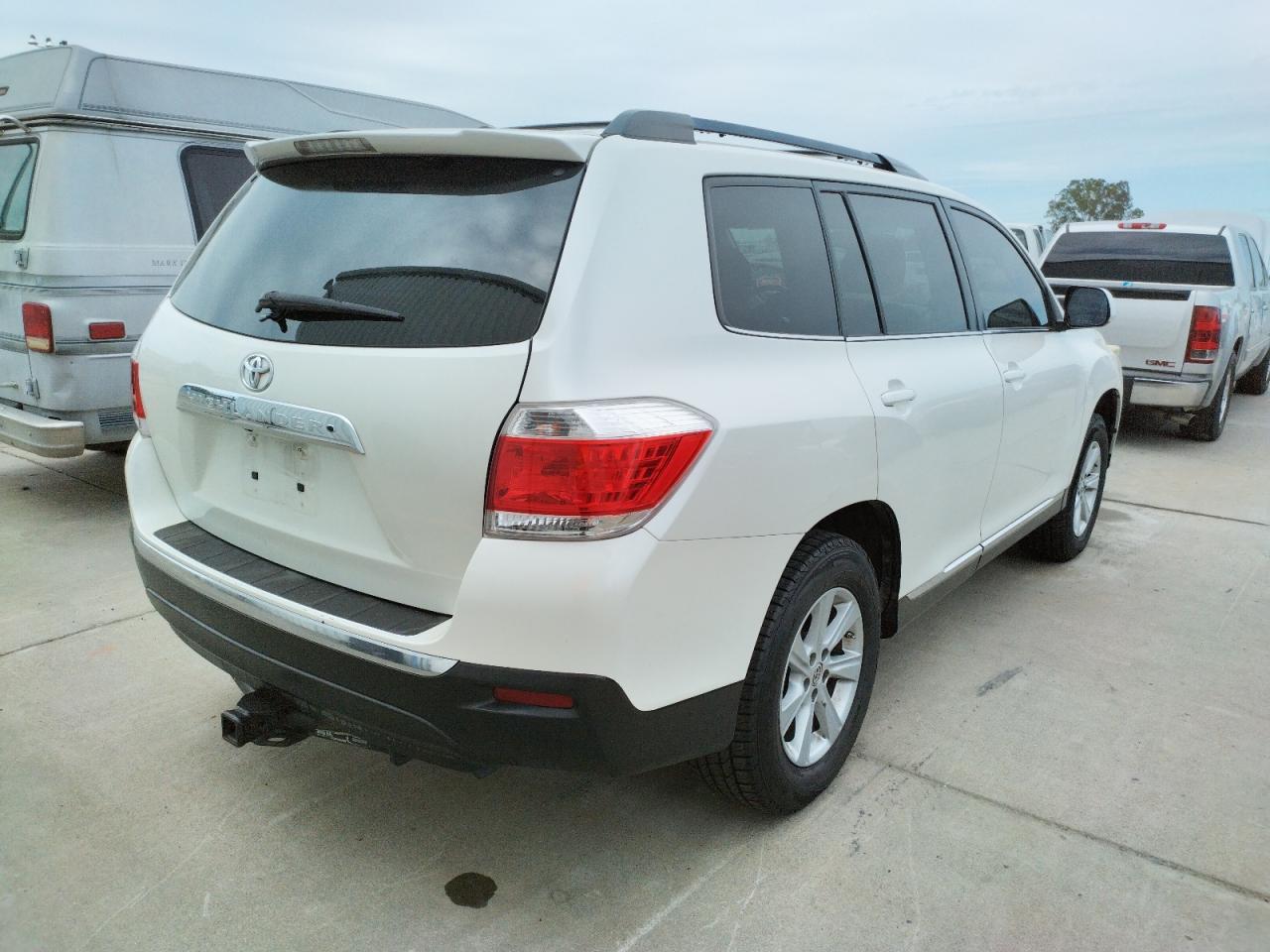 Photo 4 from auction – 2012 TOYOTA HIGHLANDER with VIN 5TDZA3EH6CS019612
