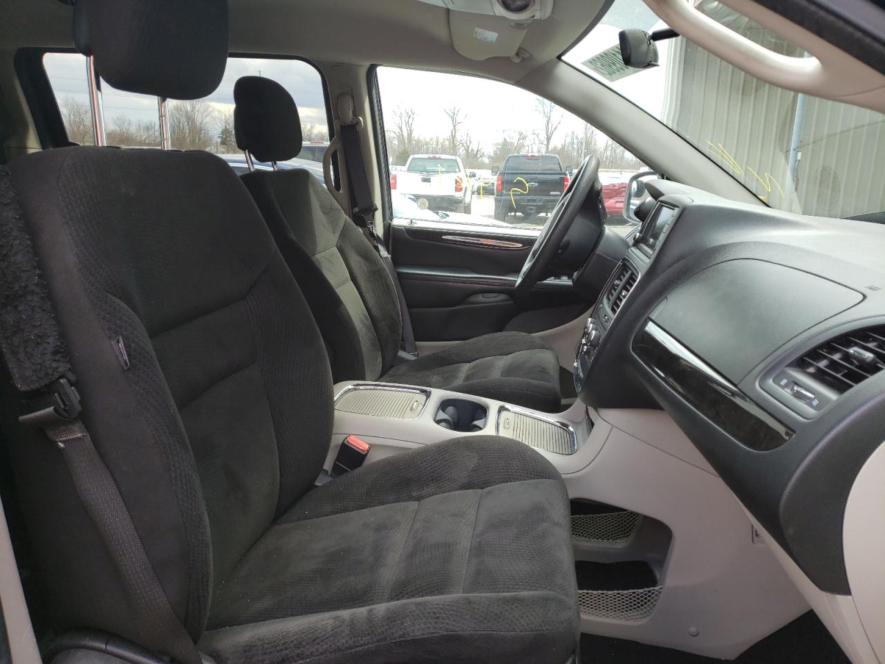 Photo 5 from auction – 2015 DODGE GRAND CARA with VIN 2C4RDGCG8FR668446