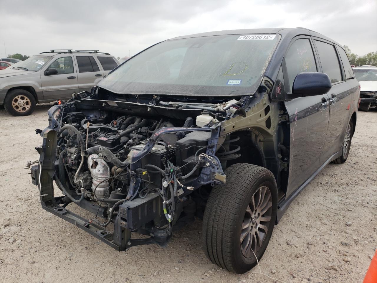 Photo 2 from auction – 2018 TOYOTA SIENNA XLE with VIN 5TDYZ3DC2JS916448
