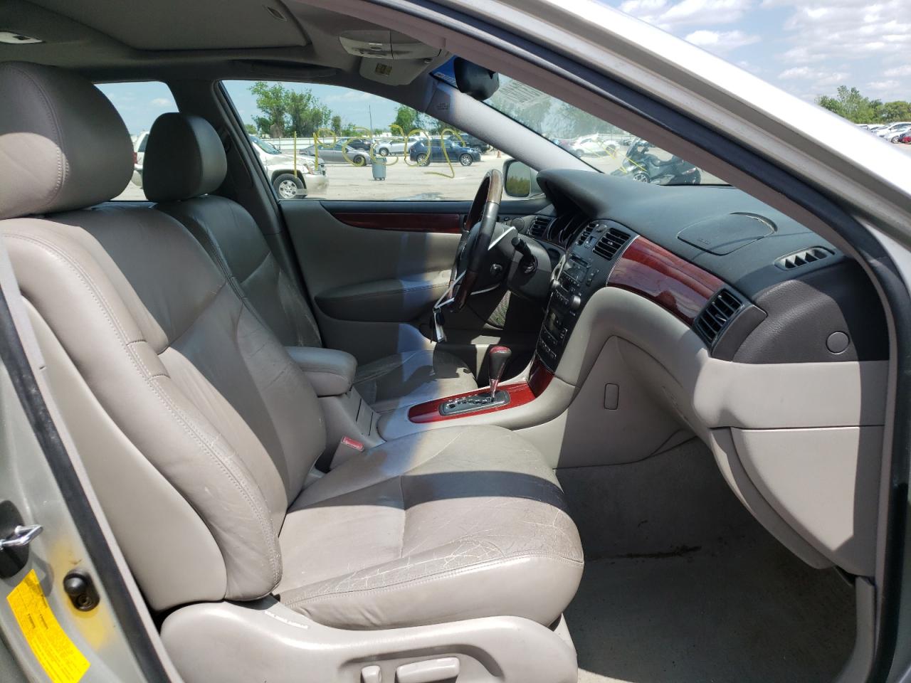 Photo 5 from auction – 2002 LEXUS ES 300 with VIN JTHBF30G725016545