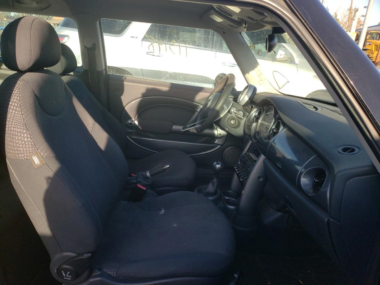 Photo 5 from auction – 2003 MINI COOPER with VIN WMWRC33413TC48355