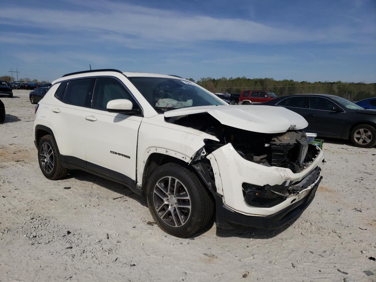 JEEP COMPASS LA 2019 with VIN 3C4NJCBB1KT615486 - Photo from auction