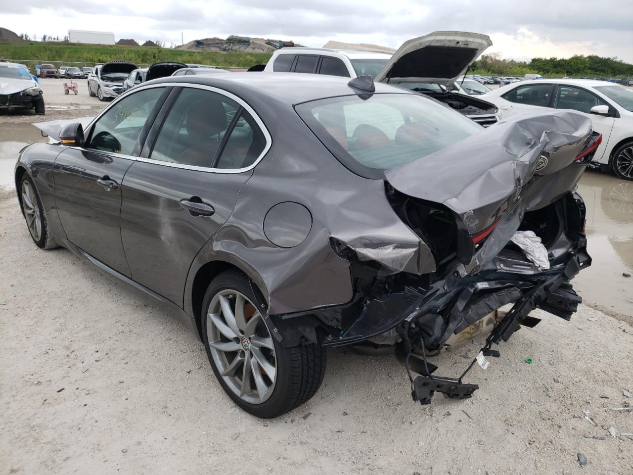 Photo 3 from auction – 2019 ALFA ROMEO GIULIA with VIN ZARFAMAN4K7611819