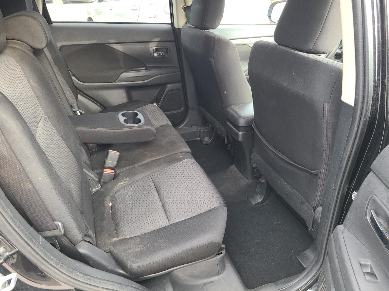 Фото 6 с аукциона – 2014 MITSUBISHI OUTLANDER с VIN JA4AD2A35EZ019847