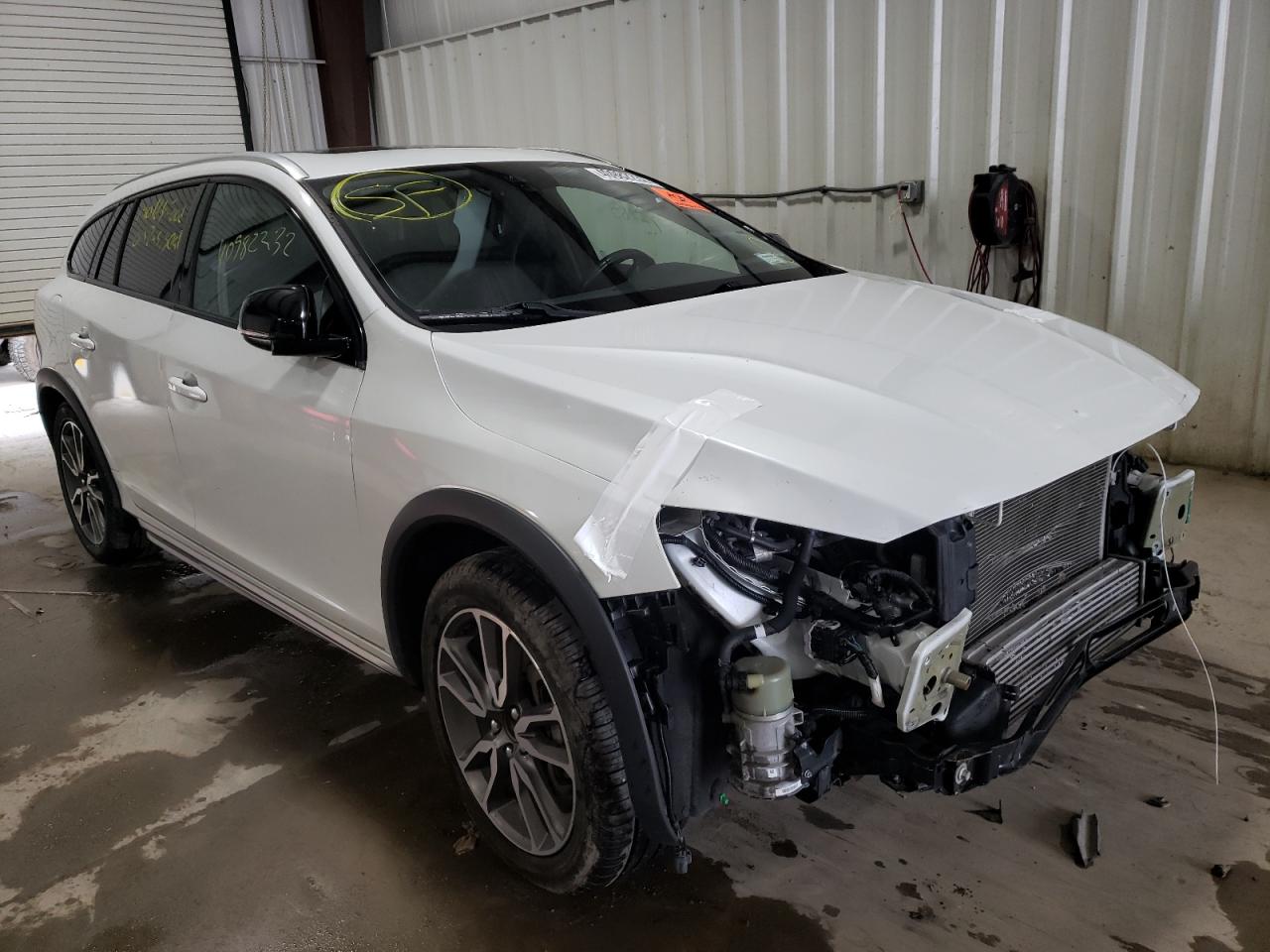 Photo 1 from auction – 2016 VOLVO V60 CROSS with VIN YV4612HK2G1007011