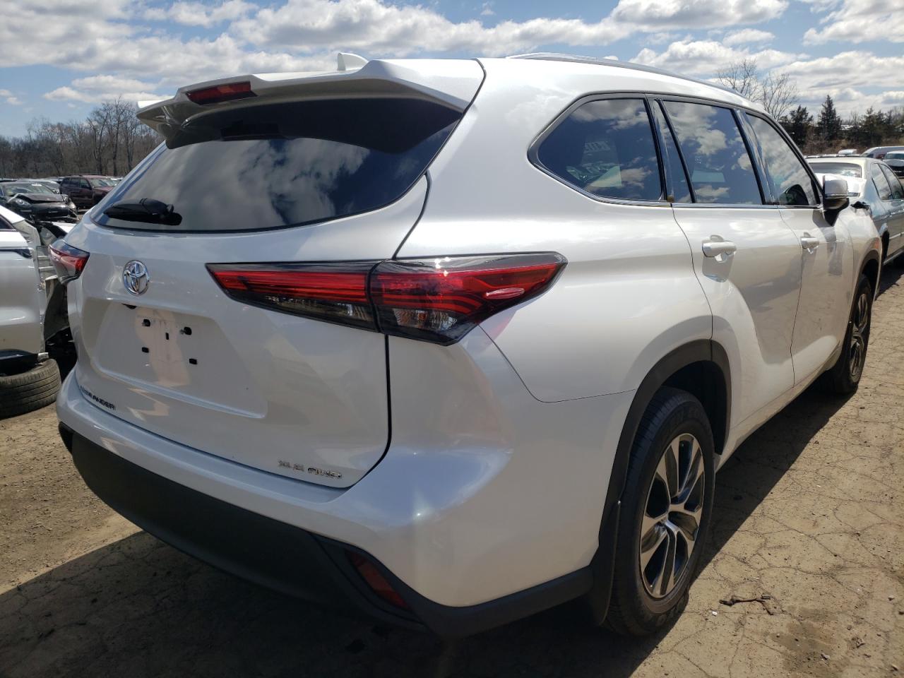 Photo 4 from auction – 2021 TOYOTA HIGHLANDER with VIN 5TDGZRBH7MS126015