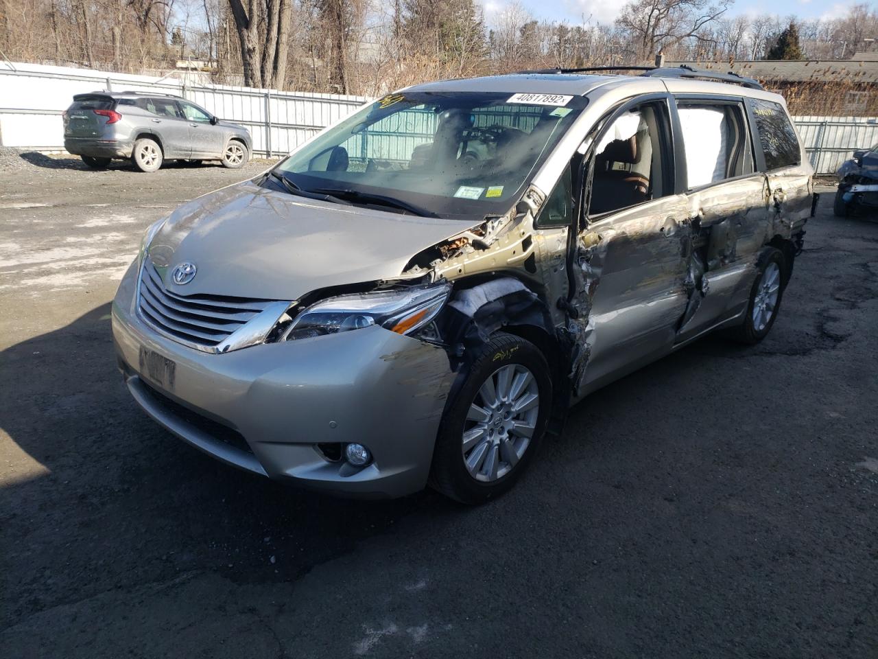 Photo 10 from auction – 2017 TOYOTA SIENNA XLE with VIN 5TDDZ3DC0HS162877