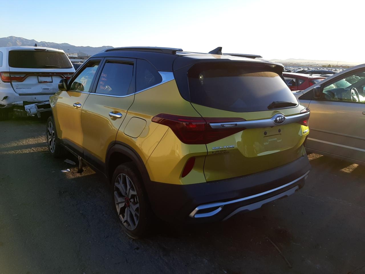 Photo 3 from auction – 2021 KIA SELTOS SX with VIN KNDETCA24M7127927