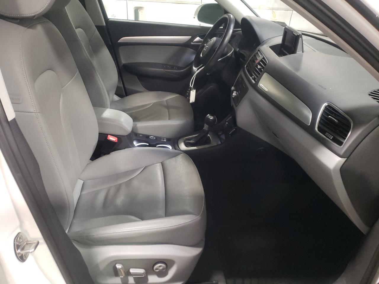 Photo 5 from auction – 2018 AUDI Q3 PREMIUM with VIN WA1ECCFS2JR001472