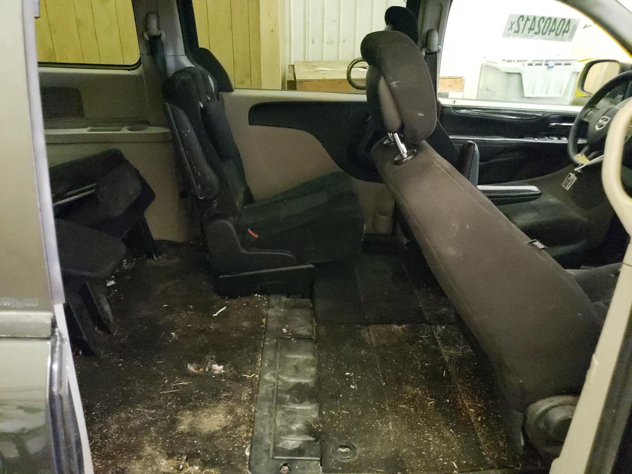 Photo 6 from auction – 2011 DODGE GRAND CARA with VIN 2D4RN3DG2BR646184