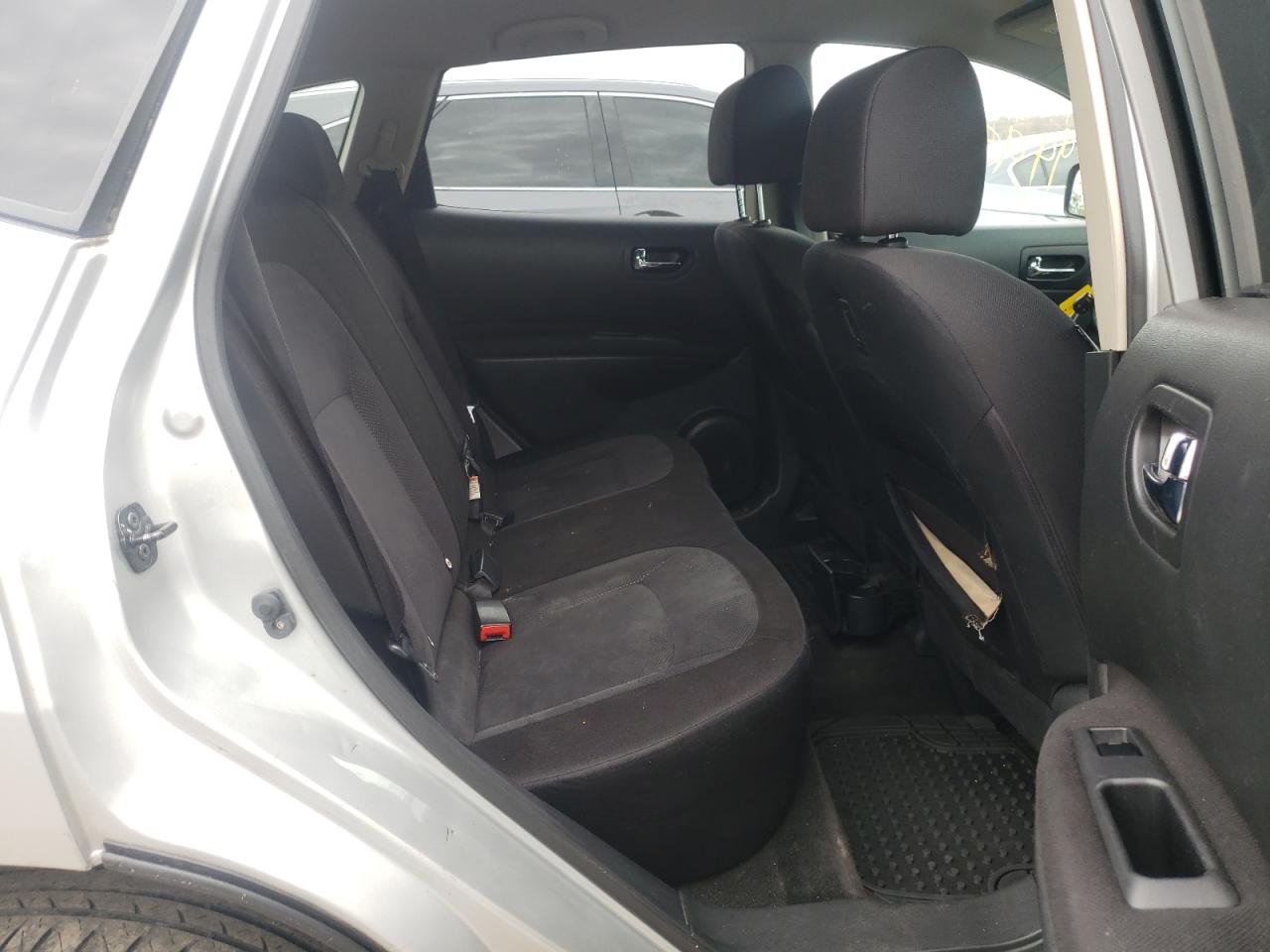 Photo 6 from auction – 2013 NISSAN ROGUE S with VIN JN8AS5MV5DW603373
