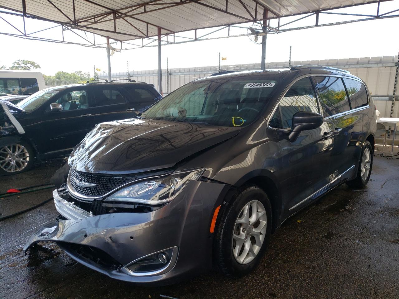 Photo 2 from auction – 2017 CHRYSLER PACIFICA T with VIN 2C4RC1EG0HR538113