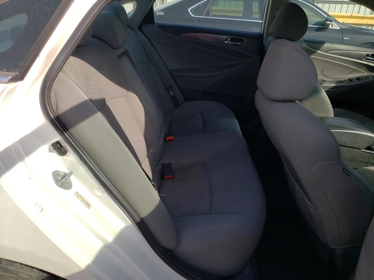 Photo 6 from auction – 2013 HYUNDAI SONATA HYB with VIN KMHEC4A45DA078310