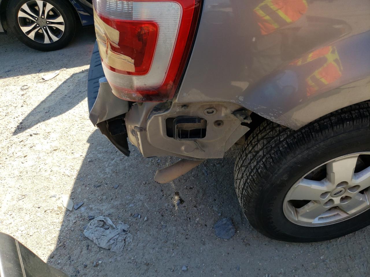 Photo 9 from auction – 2008 FORD ESCAPE XLT with VIN 1FMCU03118KA50178
