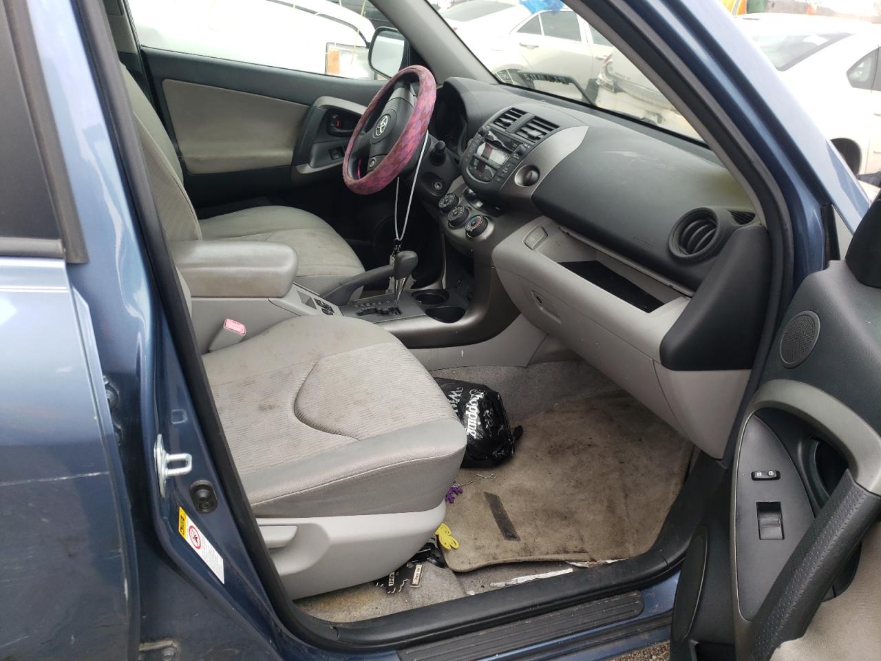 Photo 5 from auction – 2011 TOYOTA RAV4 with VIN JTMBF4DV4BD040467