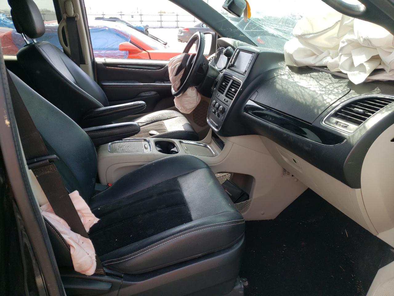 Photo 5 from auction – 2017 DODGE GRAND CARA with VIN 2C4RDGCG9HR858596