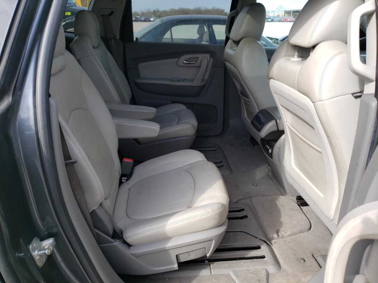 Photo 6 from auction – 2010 CHEVROLET TRAVERSE L with VIN 1GNLRGED4AS147653
