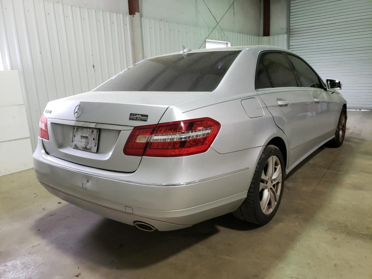 Photo 4 from auction – 2011 MERCEDES-BENZ E 350 with VIN WDDHF5GB6BA266115