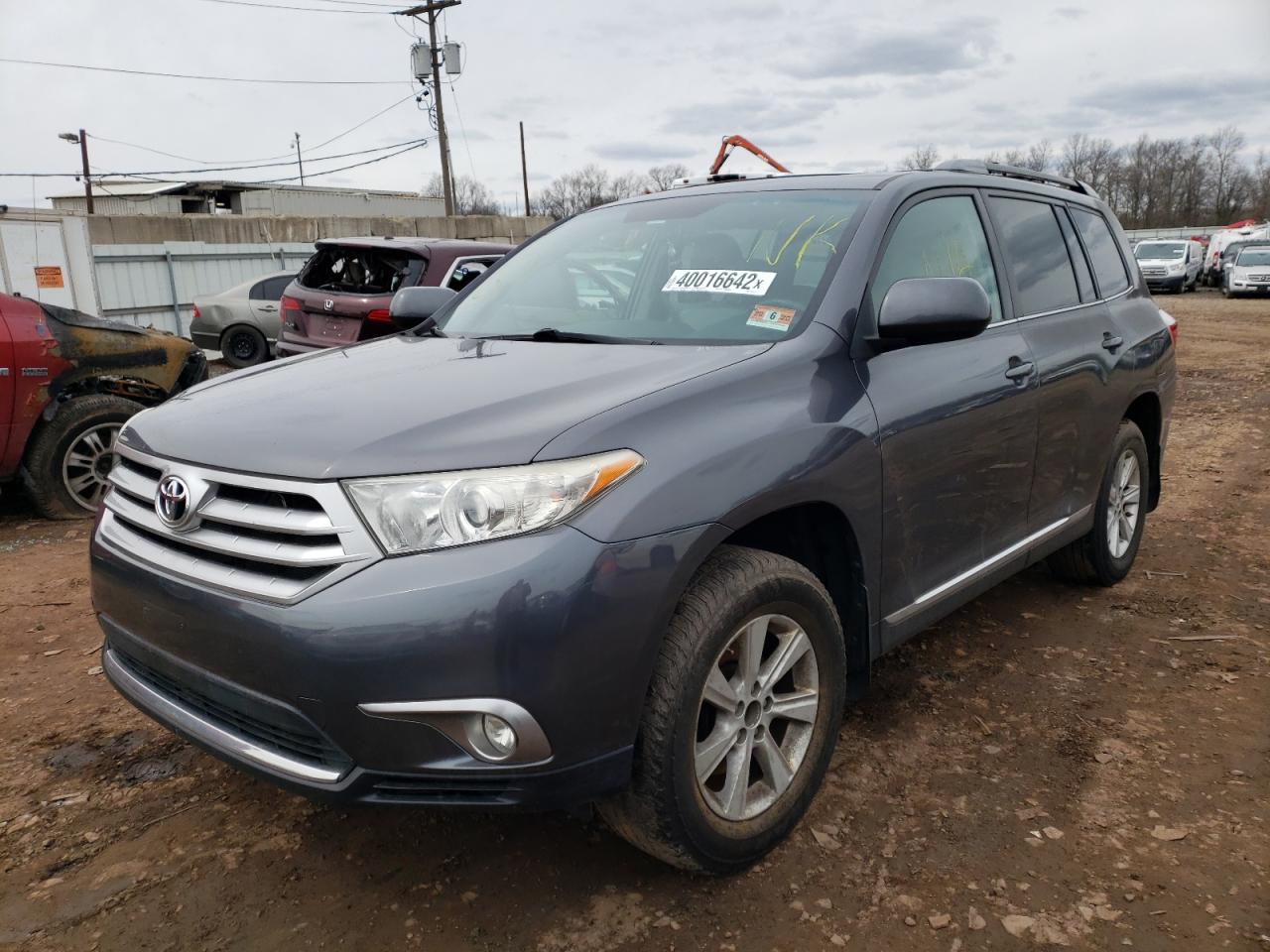 Photo 2 from auction – 2011 TOYOTA HIGHLANDER with VIN 5TDBK3EH9BS069949