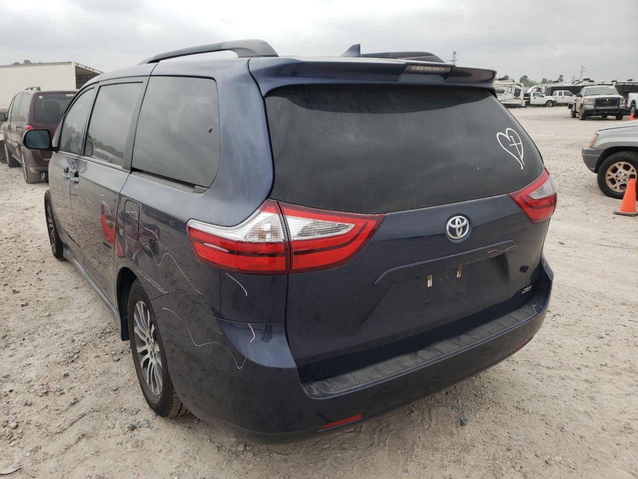Photo 3 from auction – 2018 TOYOTA SIENNA XLE with VIN 5TDYZ3DC2JS916448