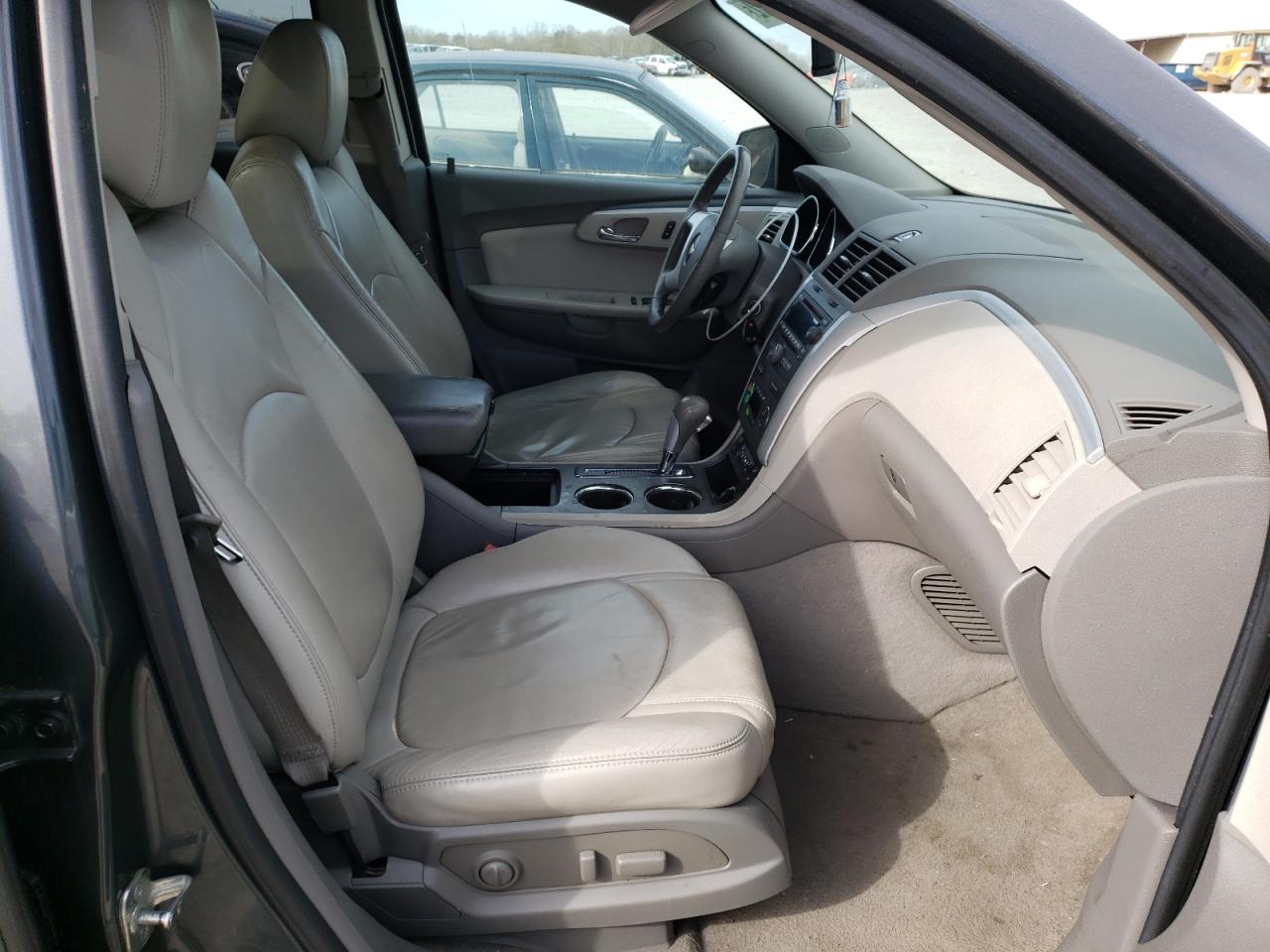 Photo 5 from auction – 2010 CHEVROLET TRAVERSE L with VIN 1GNLRGED4AS147653
