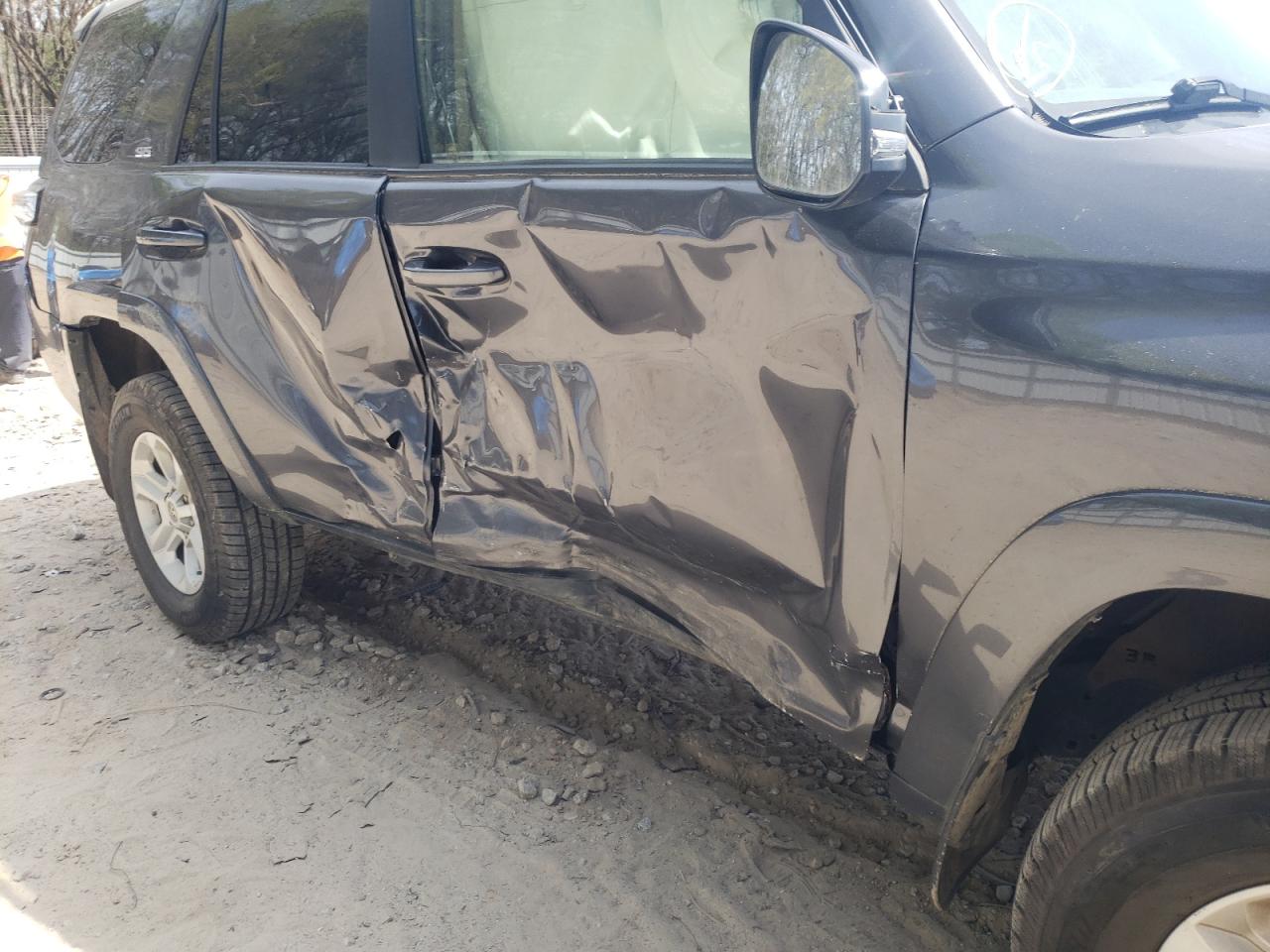 Photo 19 from auction – 2016 TOYOTA 4RUNNER SR with VIN JTEBU5JR4G5324049