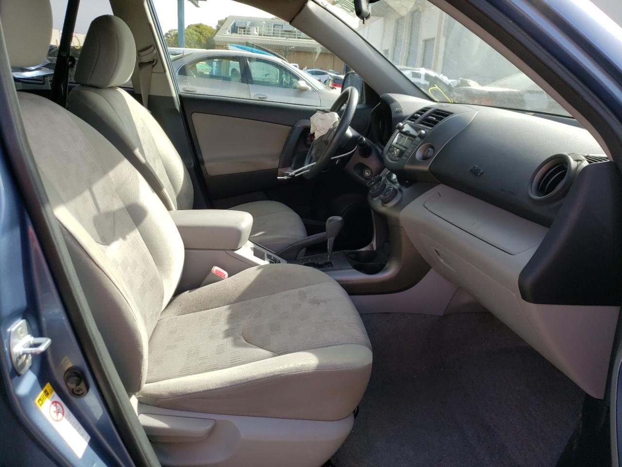Photo 5 from auction – 2009 TOYOTA RAV4 with VIN JTMBF33V095015372