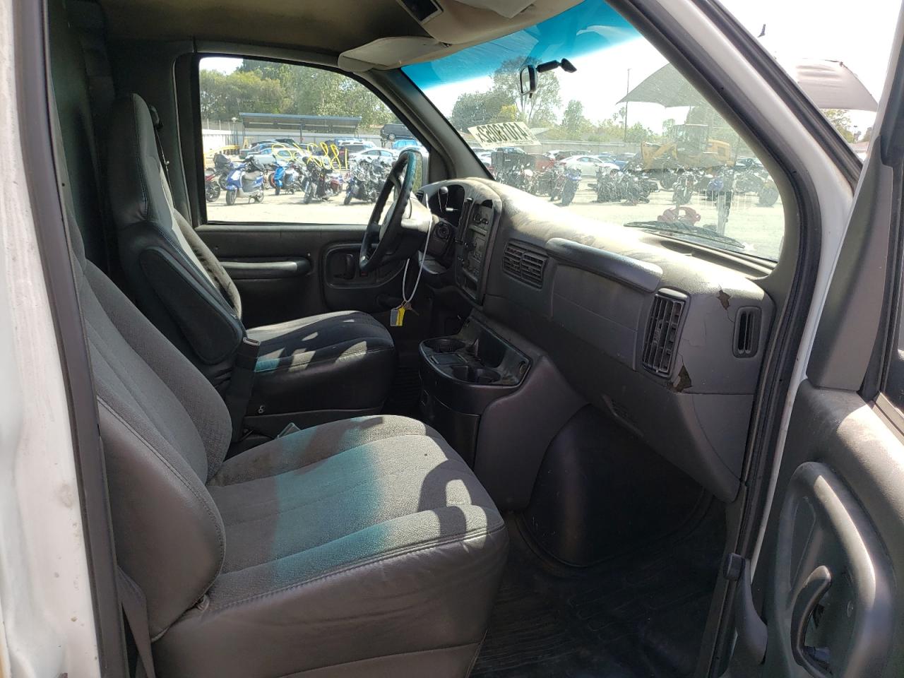 Photo 5 from auction – 2002 CHEVROLET EXPRESS G1 with VIN 1GCEG15M921173130