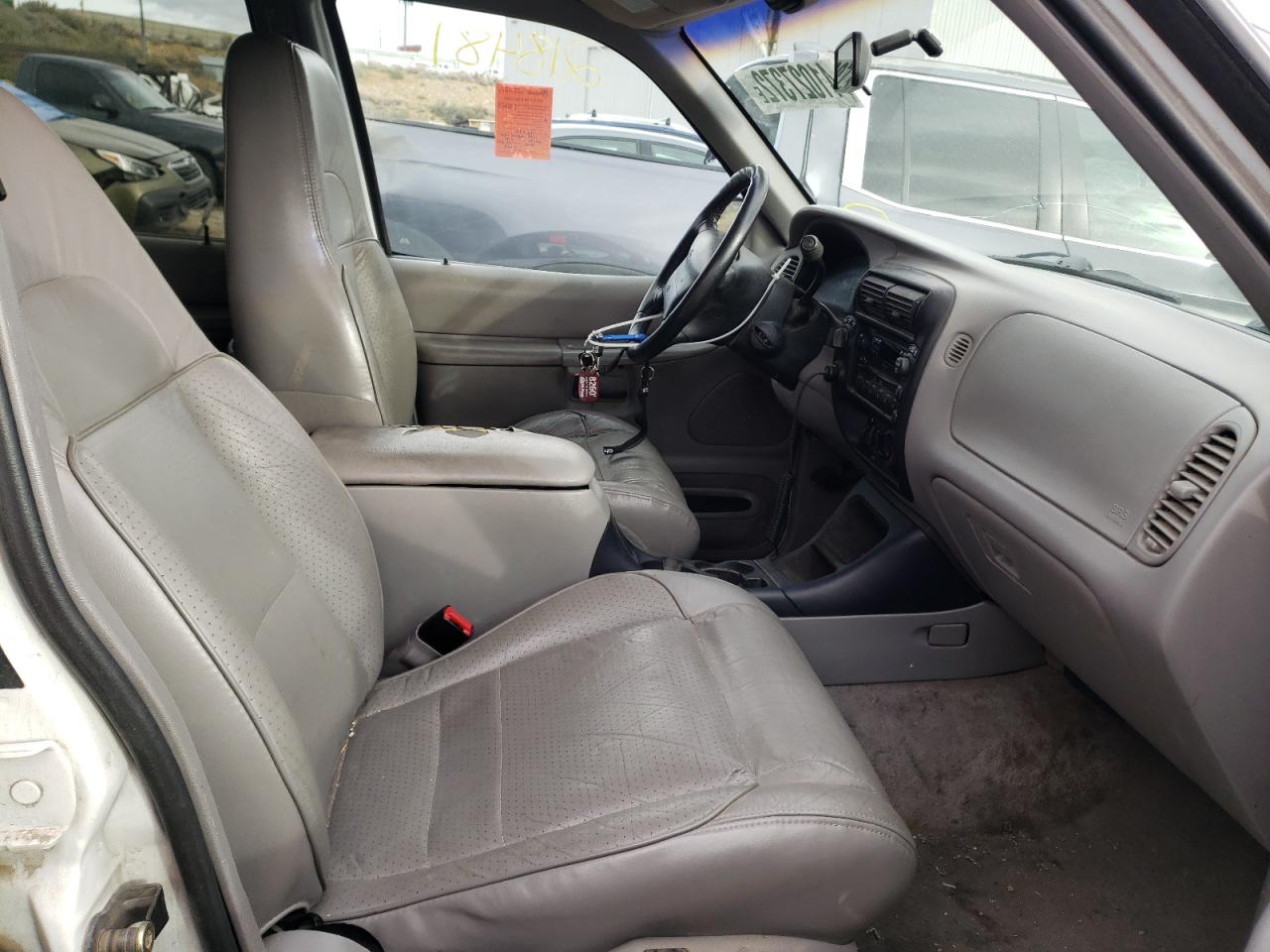 Photo 5 from auction – 1998 FORD EXPLORER with VIN 1FMZU34X9WZB09478