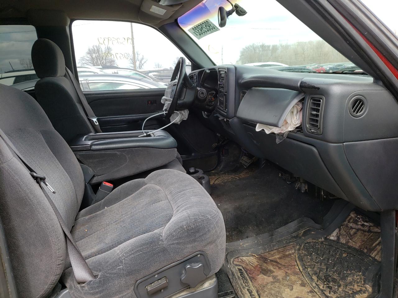 Photo 5 from auction – 2002 CHEVROLET SILVERADO with VIN 2GCEK19T121347220