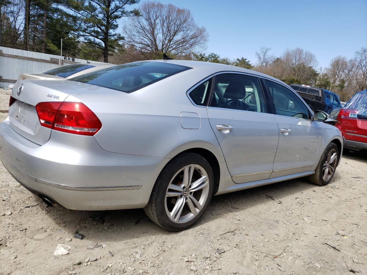 Photo 4 from auction – 2012 VOLKSWAGEN PASSAT SEL with VIN 1VWCM7A37CC027313