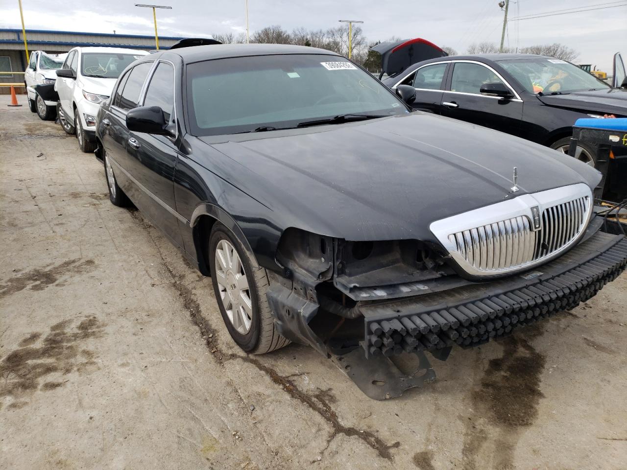 LINCOLN TOWN CAR E 2003 with VIN 1LNHM84W53Y631820 - Photo from auction