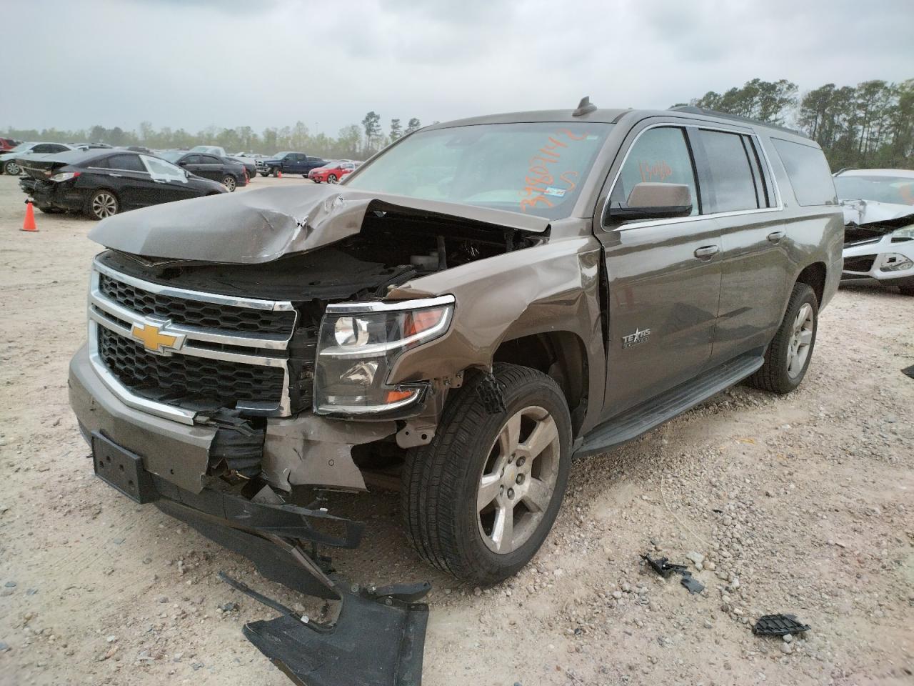 Photo 2 from auction – 2016 CHEVROLET SUBURBAN C with VIN 1GNSCHKC4GR105191