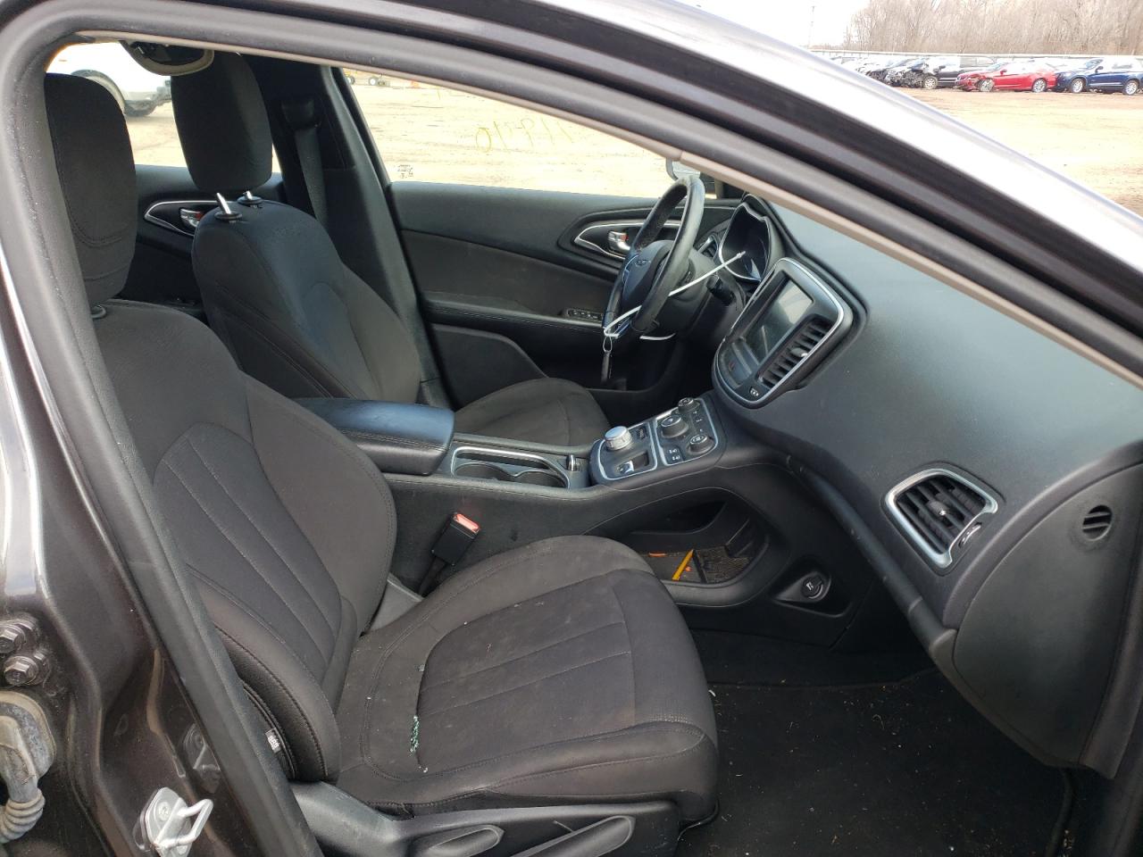 Photo 5 from auction – 2015 CHRYSLER 200 LIMITE with VIN 1C3CCCAB1FN662627