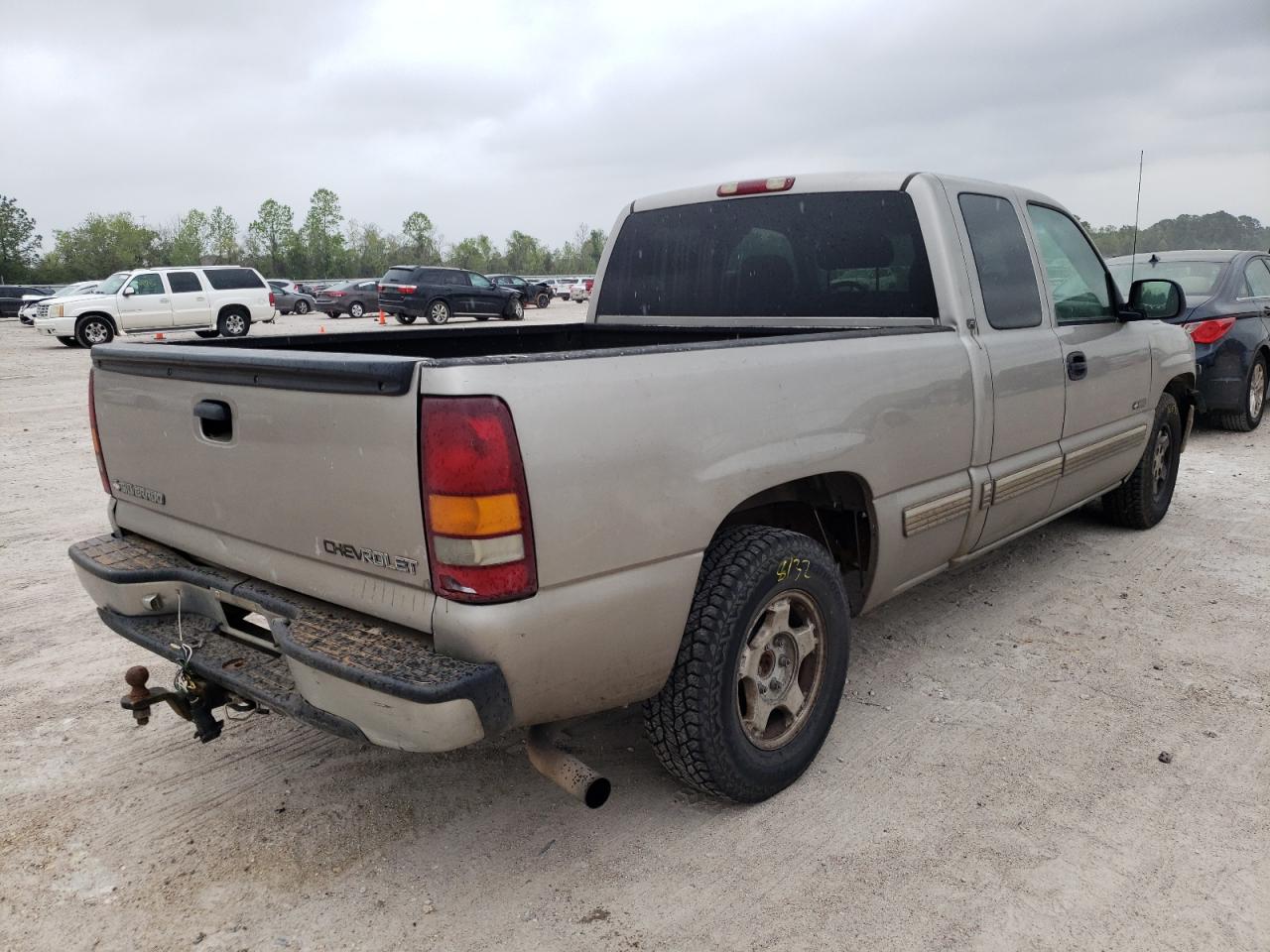 Photo 4 from auction – 2002 CHEVROLET SILVERADO with VIN 2GCEC19V121138154