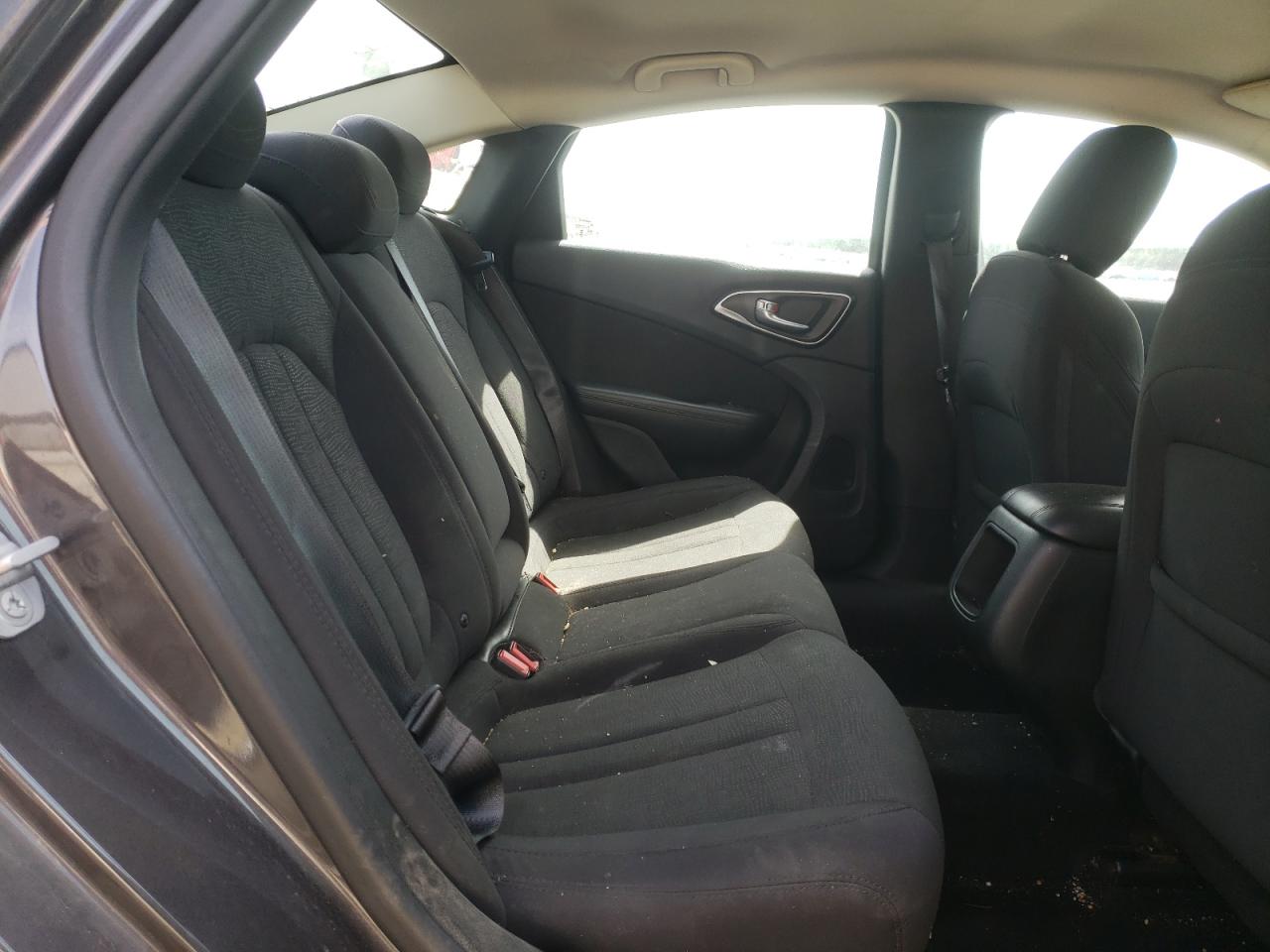Photo 6 from auction – 2015 CHRYSLER 200 LIMITE with VIN 1C3CCCAB3FN613753