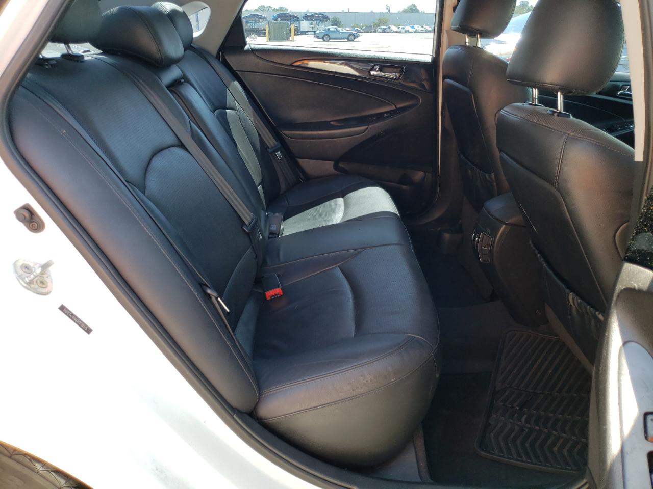 Photo 6 from auction – 2014 HYUNDAI SONATA SE with VIN 5NPEC4AC6EH828075